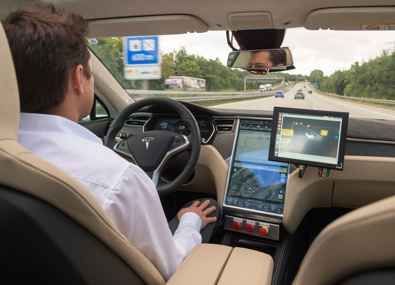Dzięki inicjatywom Bosch i TomTom już za 5 lat po autostradach samochody będą jeździć automatycznie /materiały prasowe