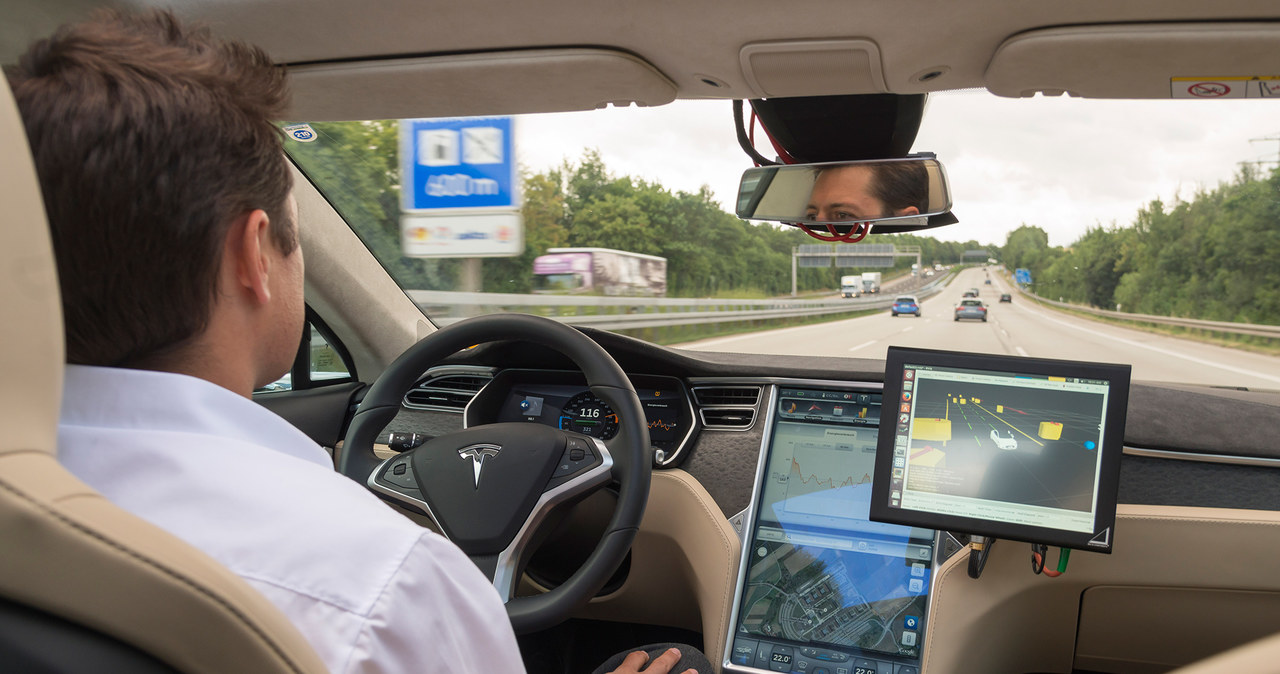 Dzięki inicjatywom Bosch i TomTom już za 5 lat po autostradach samochody będą jeździć automatycznie /materiały prasowe
