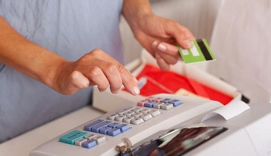 Dzięki kasom fiskalnym w warsztatach i u fryzjerów budżet w tym roku zarobi 35 mln zł