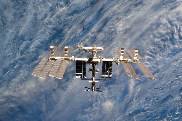Dzięki kosmicznej pralce utrzymanie higieny poza Ziemią będzie łatwiejsze /AFP