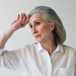 Dzięki nim włosy siwieją znacznie później. Stosuj regularnie, a zaoszczędzisz na fryzjerze