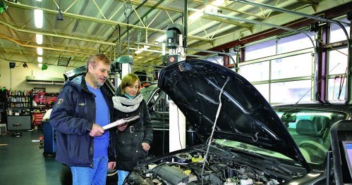 Dzięki odpowiedniej wiedzy mechanika, naprawa może być znacznie tańsza /Motor