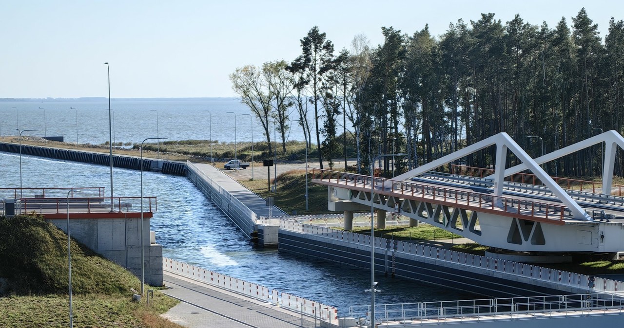 Dzięki pogłębieniu toru wodnego do portu w Elblągu będą mogły wpływać większe statki /ANDRZEJ ZBRANIECKI /East News