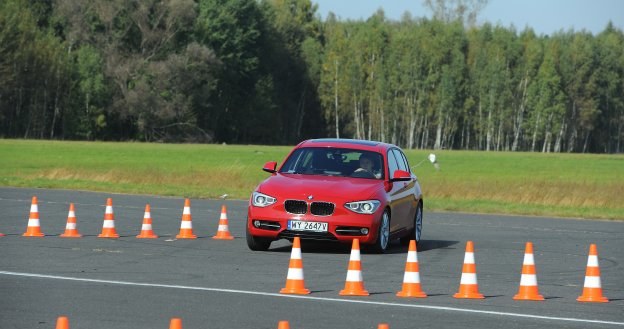 Dzięki rewelacyjnemu rozkładowi mas BMW jest bardzo stabilne. /Motor