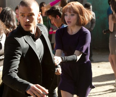 Dzięki roli w filmie "Wyścig z czasem" Justin Timberlake spełnił kilka ze swoich dziecięcych fantazji. Wszystko ze względu na liczne sceny akcji, w których brał udział. "To całe action-hero... Sam nie wiem, czy to kupuję. To z pewnością nie 'John Rambo'. Udział w tym filmie był jednak spełnieniem moich chłopięcych fantazji" - powiedział w rozmowie z "USA Today".

Timberlake, któremu w filmie Andrew Niccola partnerowała Amanada Seyfriend, przyznał też, że kręcenie scen walk przysporzyło mu sporo urazów. "Poczułem, jakby ktoś postrzelił mnie w nogę - i tak to wyglądało. Kiedy krzyknęli 'Cięcie!' naprawdę padłem. Ale dzięki temu wyszła z tego naprawdę świetna scena" - stwierdził.