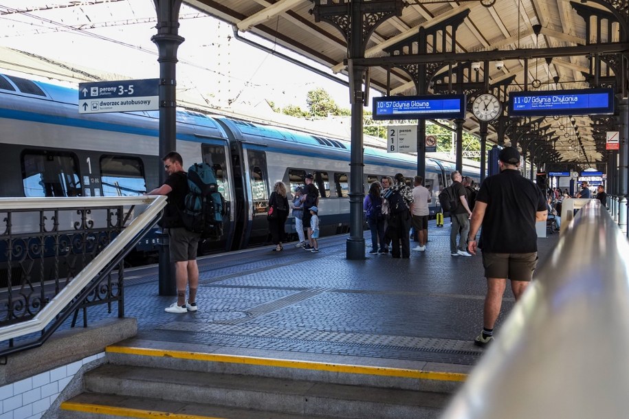 Dzięki rozwiązaniu naukowców komunikaty na lotniskach i dworcach mają być zrozumiałe dla pasażerów /Shutterstock