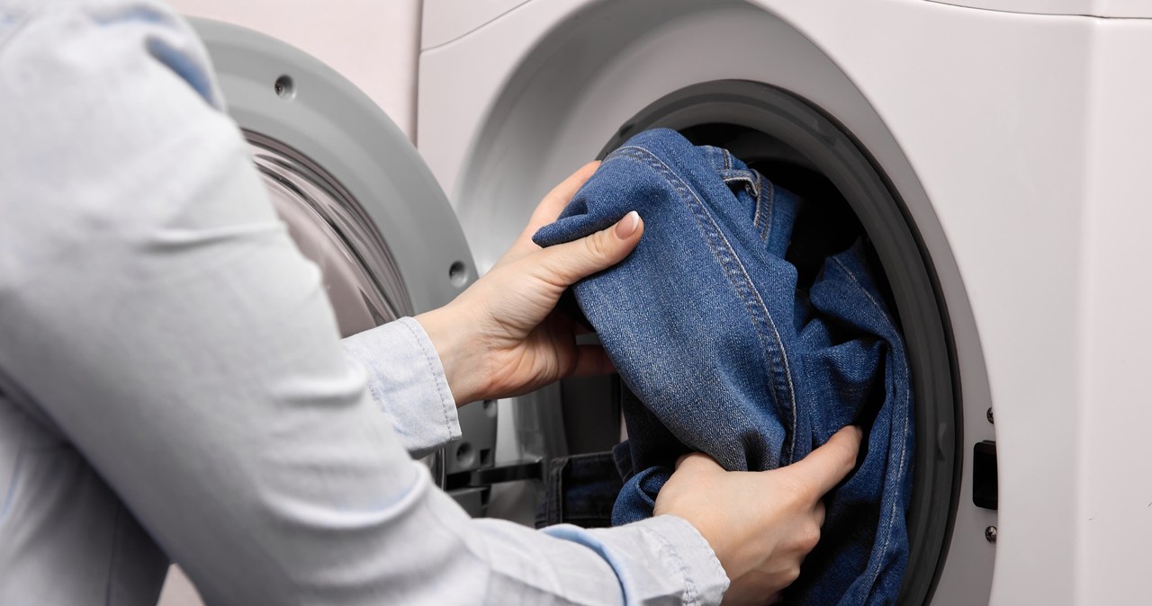 Dzięki specjalnemu praniu pozbędziesz się sierści z ubrań. /123RF/PICSEL