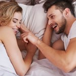 Dzielenie sypialni a jakość snu. Lepiej spać razem czy osobno?  