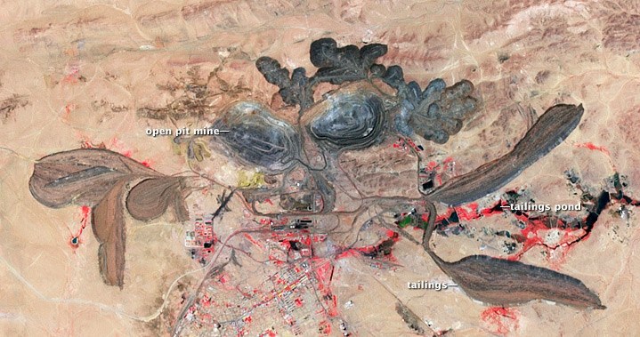 Dzielnica górnicza Bayan Obo /NASA Earth Observatory /domena publiczna