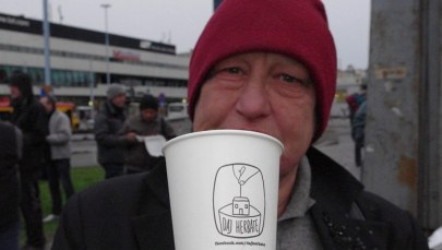 Dzielnicowi ze Śródmieścia rozdawali m.in. gorące posiłki