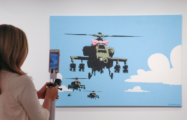 Dzieło Banksy'ego, które będzie można kupić na aukcji /	EUGENE GARCIA /PAP/EPA