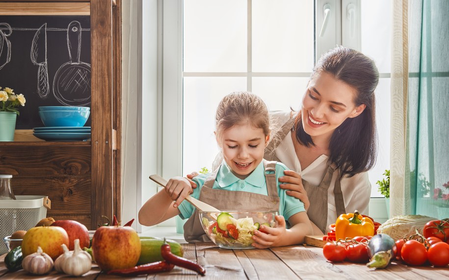 Dzień Dziecka to doskonała okazja do wspólnego gotowania /Shutterstock