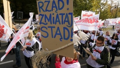 Dzień Nauczyciela pod znakiem protestu. ZNP i "S" przed kancelarią premiera