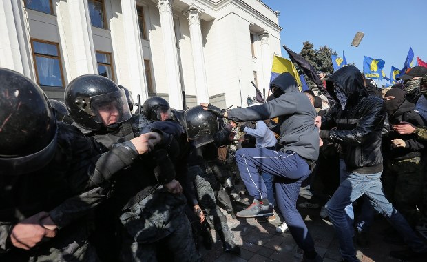 Dzień Obrońcy Ukrainy w święto UPA. Starcia w Kijowie