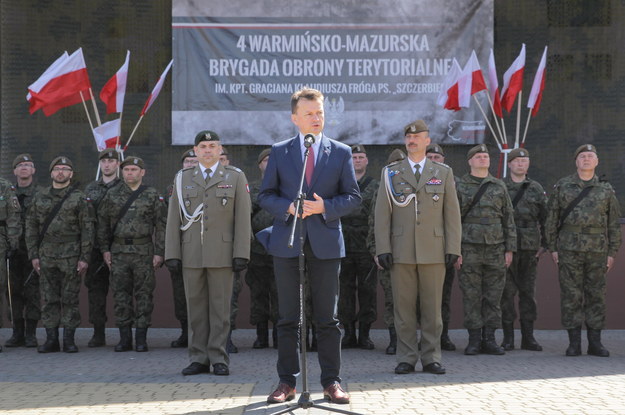 Dzień przed wyjazdem Mariusz Błaszczak spotkał się w Moragu z żołnierzami 4. Warmińsko-Mazurskiej Brygady Obrony Terytorialnej /PAP