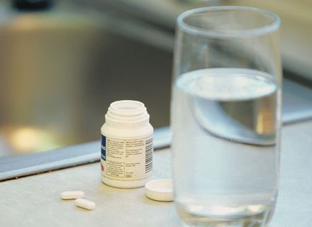 Dzienna dawka aspiryny może zapobiegać rakowi jelita grubego /ThetaXstock