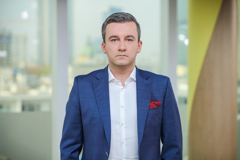 Dziennikarz Krzysztof Skórzyński /KAMIL PIKLIKIEWICZ/Dzien Dobry TVN/East News /East News