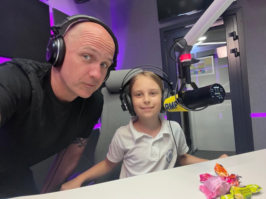 Dziennikarz Przemysław Skowron ze swoją córeczką Julcią w studio RMF FM /Przemysław Skowron /RMF FM