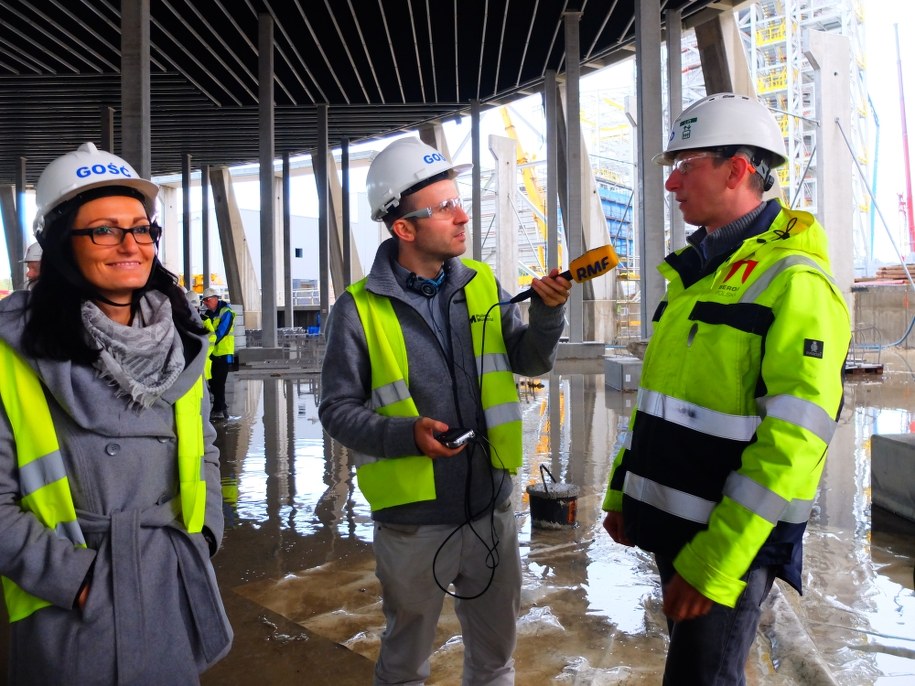 Dziennikarz RMF FM na terenie rozbudowy Elektrowni Opole /Mat. prasowe /RMF FM