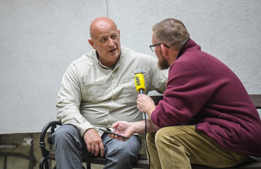 Dziennikarz RMF FM Tomasz Staniszewski w rozmowie z Scottem Benjaminem /SK Michałów