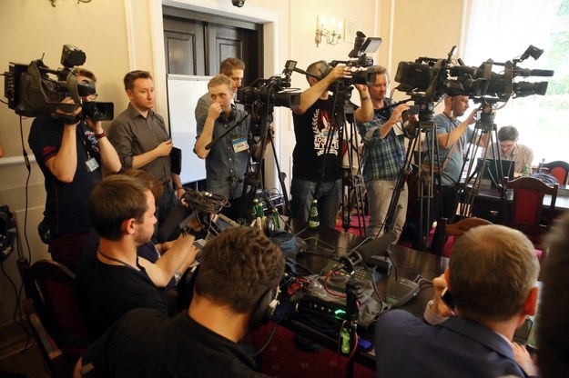 Dziennikarze nie wejdą z kamerami na obrady komisji /Tomasz Gzell /PAP