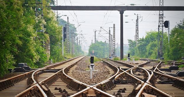 Dziesiątki miliardów rzucone na tory. Kiedy pojedziemy szybciej? /&copy;123RF/PICSEL
