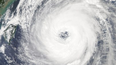 Dziesiątki rannych, tysiąc odwołanych lotów. Trami uderzył w Japonię