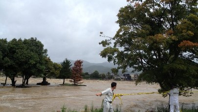 Dziesiątki tysięcy ewakuowanych z powodu tajfunu 