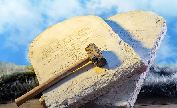 Dziesięć przykazań musi zniknąć ze ścian szkół w Teksasie