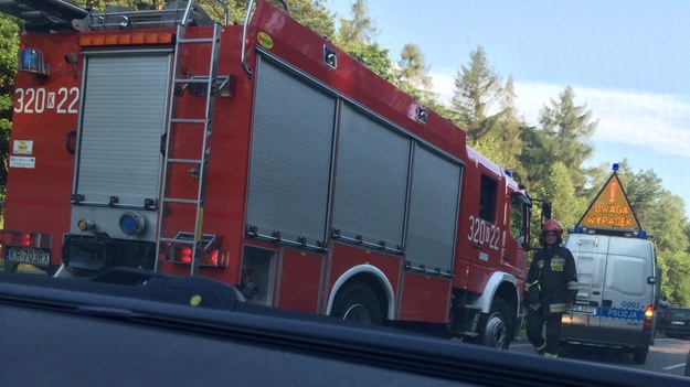 Dziesięć zastępów straży pożarnej walczy z pożarem pasażu handlowego w Morągu. /Monika Kamińska /RMF FM