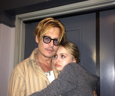 Dziewczyna nie czuła ze strony słynnych rodziców presji, że musi pójść na studia. Na marginesie, zarówno Johnny Depp, jak i Vanessa Paradis, rzucili szkołę w wieku 15 lat. "Uniwersytet nigdy nie był moim celem. Zawsze chciałam pracować" - stwierdziła.
