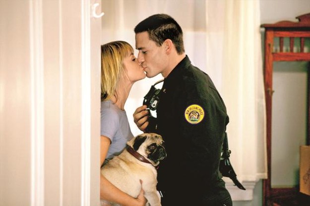 John Cena: Inaczej niż na ringu Dziewczyna policjanta (Ashley Scott) zostaje por- wana. By ją uwolnić, musi on wykonać 12 zadań przygotowanych przez bezwzględnego przestępcę. /BE&W Agencja Fotograficzna