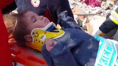 Dziewczynka przeżyła 150 godzin pod gruzami. Kolejny cud w Turcji