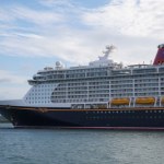 Dziewczynka wypadła za burtę statku. Ojciec rzucił się na ratunek