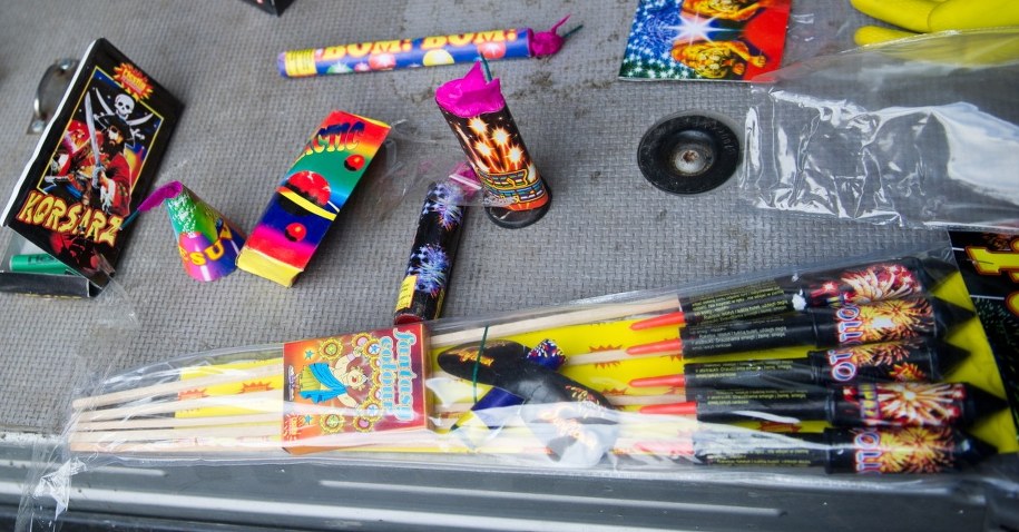 Dziewczynkę uderzył fragment petardy /Grzegorz Michałowski /PAP