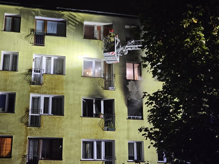 Dziewięć osób podtruło się dymem w wyniku pożaru w jednym z koszalińskich bloków /Szczecinek112 /