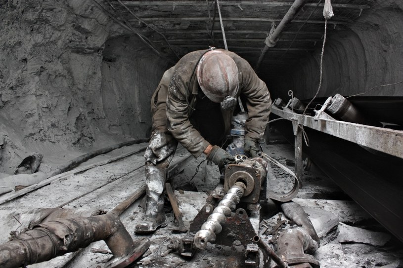 Dziewięciu na dziesięciu górników nie chce odejścia od wydobycia węgla na Śląsku /123RF/PICSEL