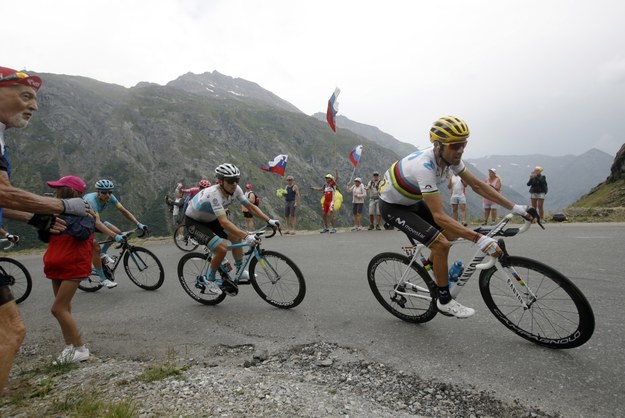 Dziewiętnasty etap kolarskiego Tour de France został przerwany z powodu fatalnego stanu drogi na odcinku do Tignes /YOAN VALAT  /PAP/EPA