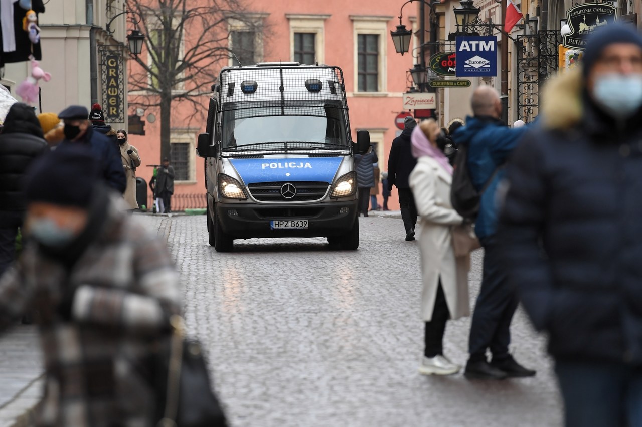 Dziś blisko 30 tys. zakażeń. Jutro poznamy decyzje ws. kolejnych obostrzeń