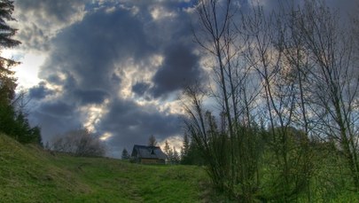 Dziś burze i intensywne opady deszczu, od jutra - ochłodzenie