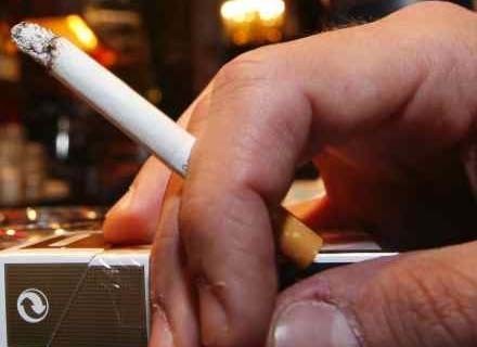 Dziś nie mówi się o papierosach w kategoriach bóstwa. To zwykła trucizna, i tyle... /AFP