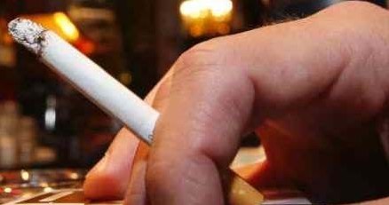 Dziś nie mówi się o papierosach w kategoriach bóstwa. To zwykła trucizna, i tyle... /AFP