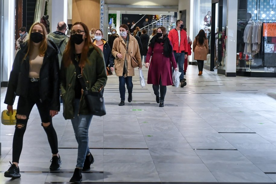 Dziś rząd ma poinformować, co dalej z obostrzeniami /Wojtek Jargiło /PAP