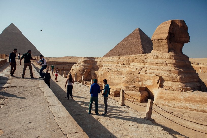 Dziś Sfinks jest jedną z największych atrakcji turystycznych Egiptu /Getty Images/Flash Press Media