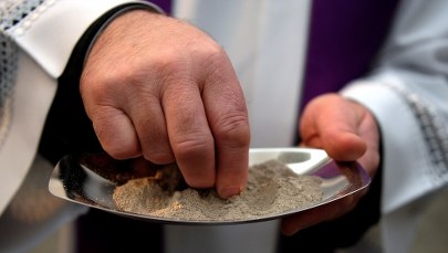 Dziś Środa Popielcowa: początek Wielkiego Postu i wezwanie do pokuty