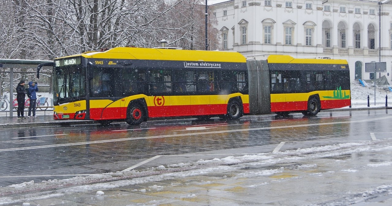 Dziś w Warszawie możliwe utrudnienia w kursowaniu komunikacji miejskiej. /ZOFIA I MAREK BAZAK / EAST NEWS /