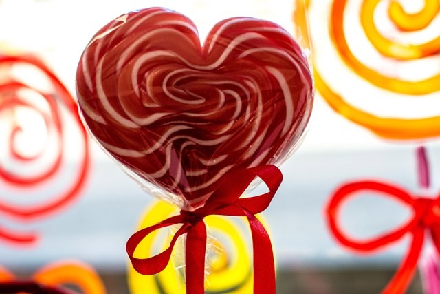 Dziś Walentynki - niektórzy mają podwójne powody do świętowania /Maciej Kulczyński /PAP