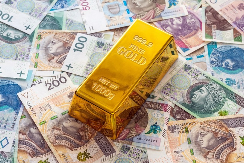 Dziś za uncję złota płaci się ponad 8100 złotych, czyli 10 proc. więcej niż po koniec zeszłego roku /Arkadiusz Ziółek /East News