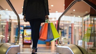 Dzisiaj sklepy otwarte. Polacy wciąż podzieleni ws. handlu w niedziele