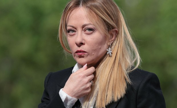 "Dzisiaj spotyka to mnie". Giorgia Meloni reaguje na swoje zdjęcie w bieliźnie